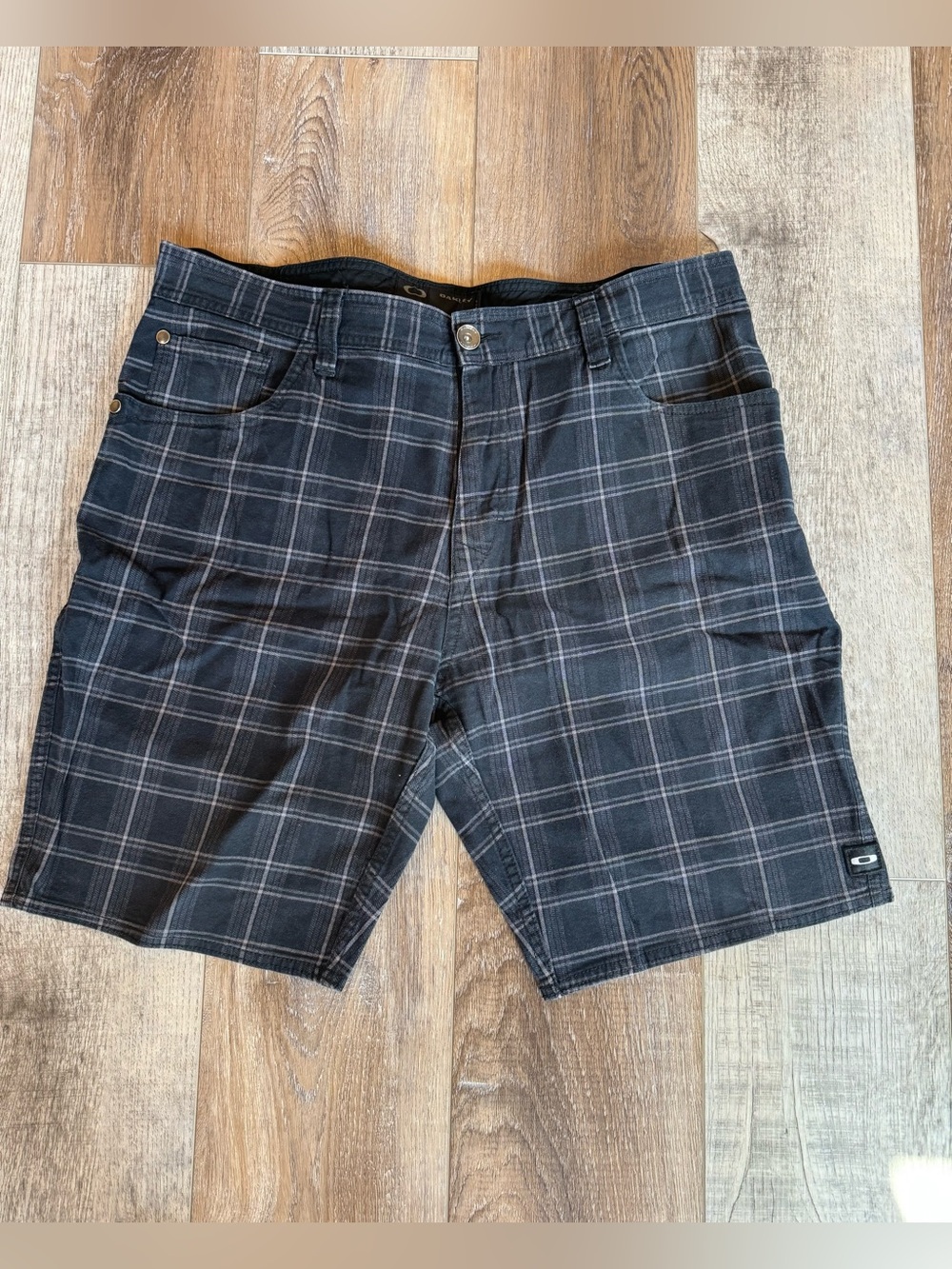 Oakley Men's Black Gray Plaid Flat Front Shorts